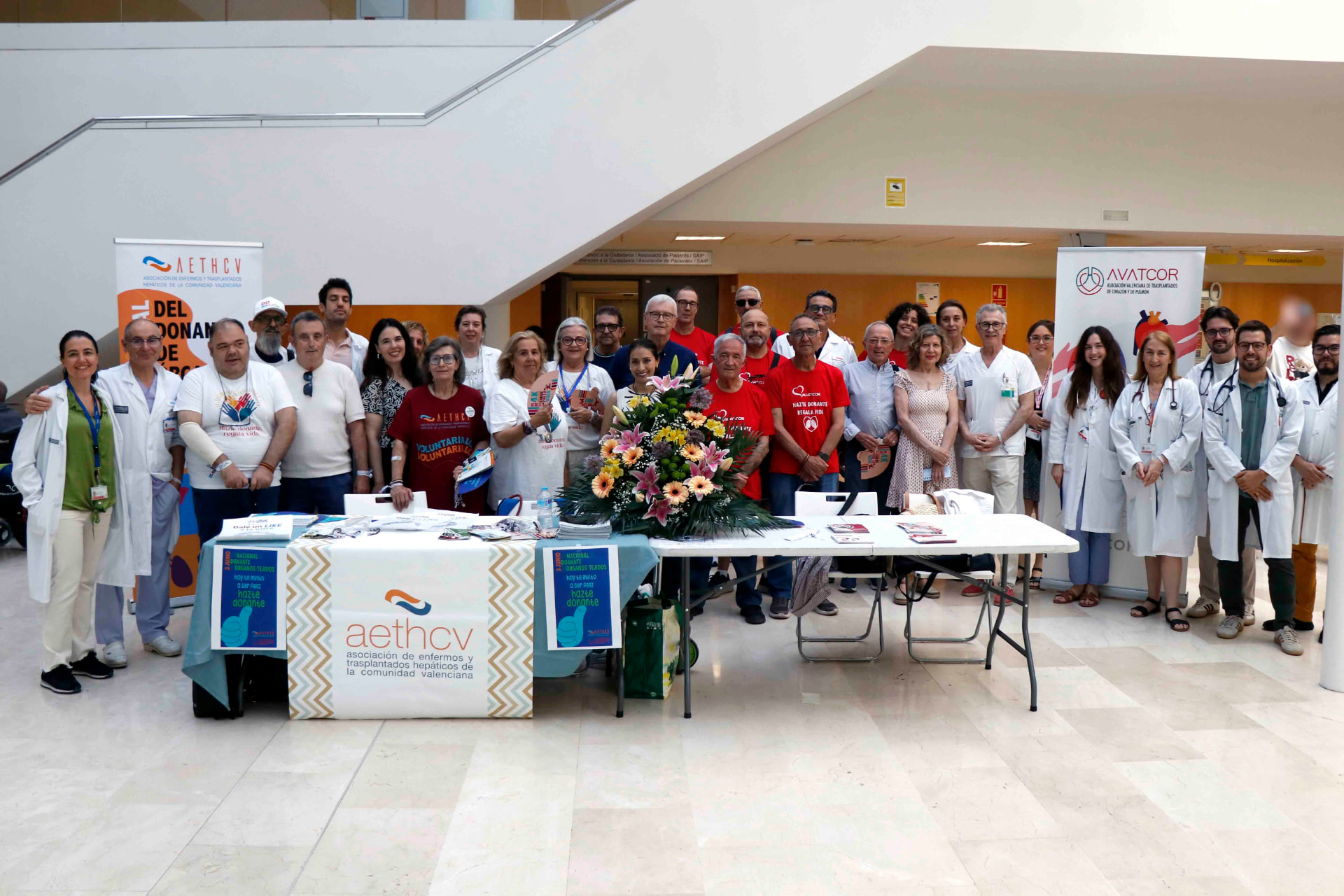 Voluntarios y profesionales de AETHCV en el acto del Día del Donante